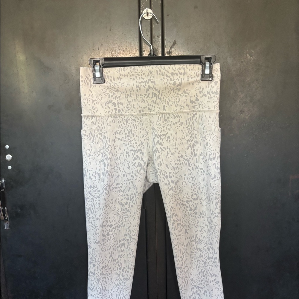 Athleta White Patterned Capri Leggings